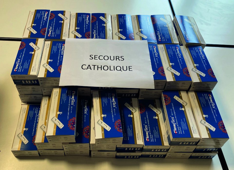 Les 100 boites d'autotests COVID destinés au Secours Catholique Bourgogne