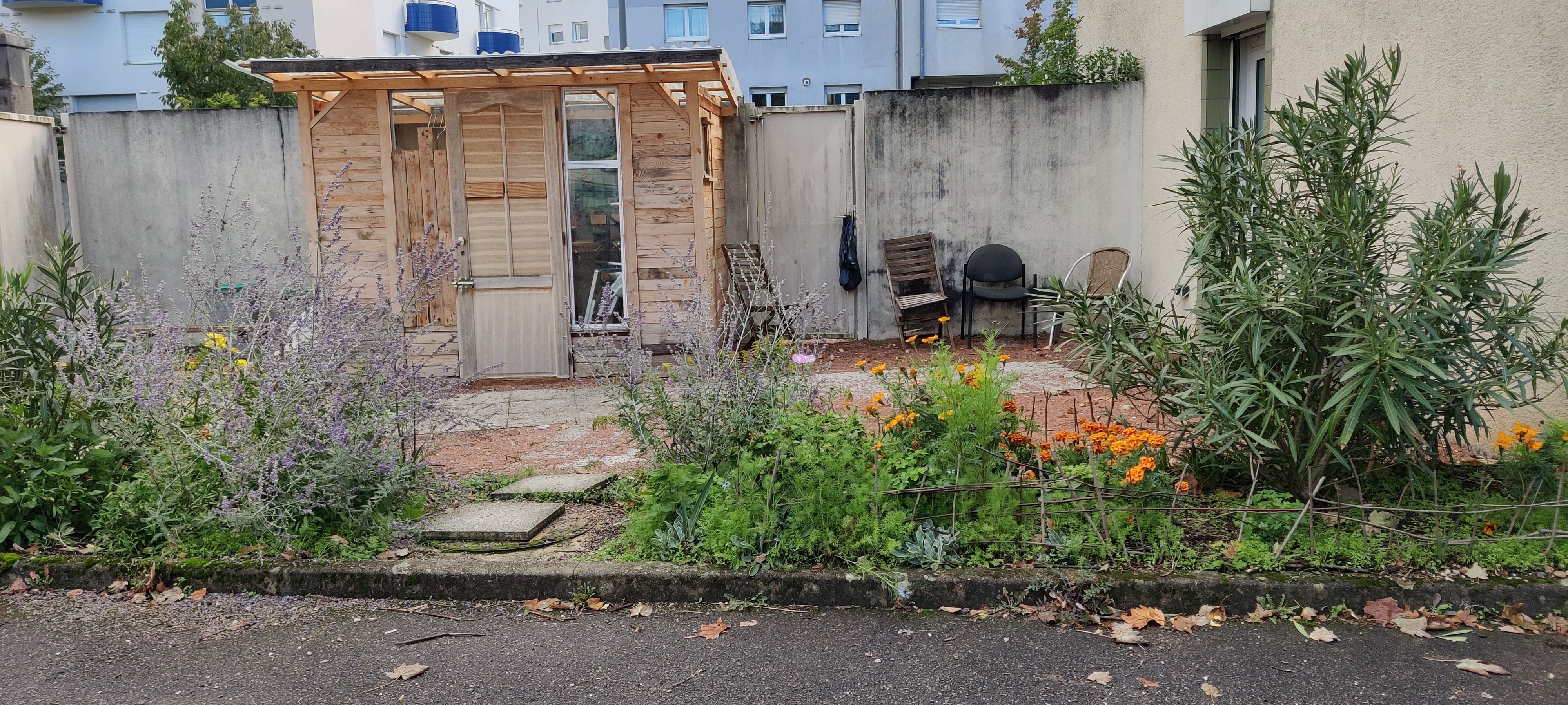 L'atelier vélo a trouvé sa place dans la cour du Secours Catholique
