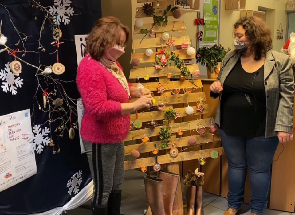 L'arbre à voeux au centre social Agora de Pouilly-en-Auxois