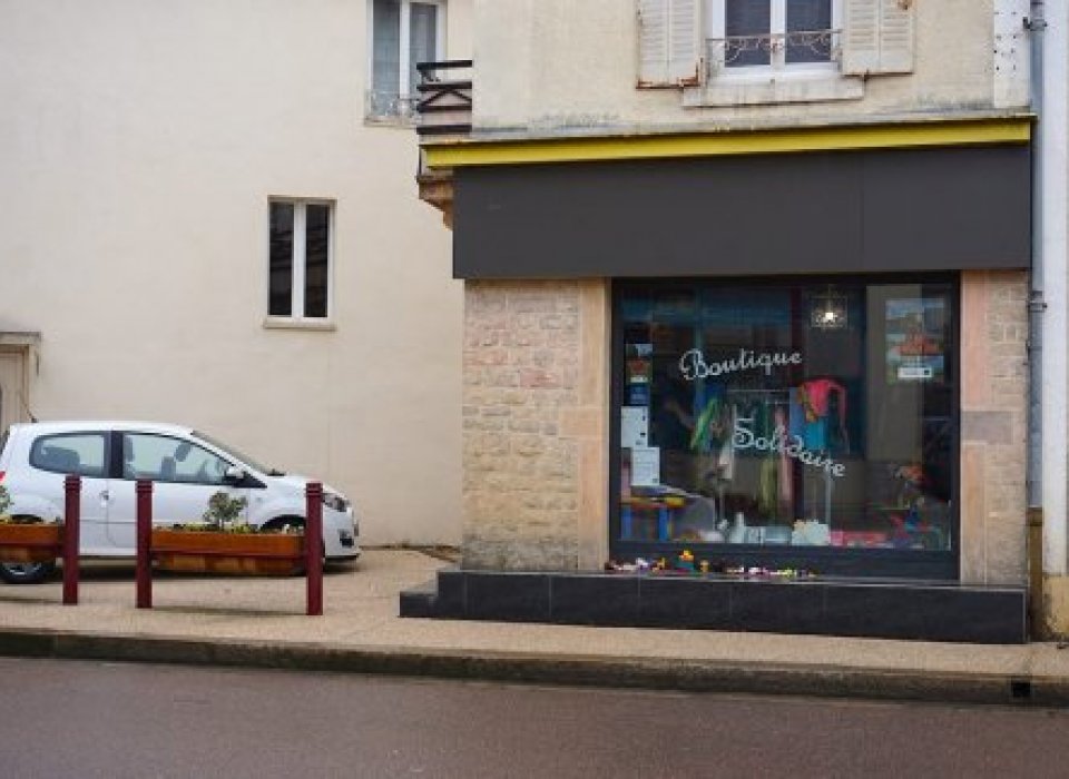 boutique solidaire du Secours Catholique à Nolay