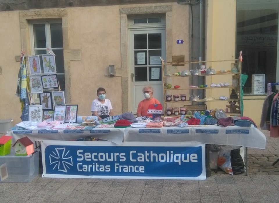 Stand Secours Catholique aux Estivales d'Arnay-le-Duc