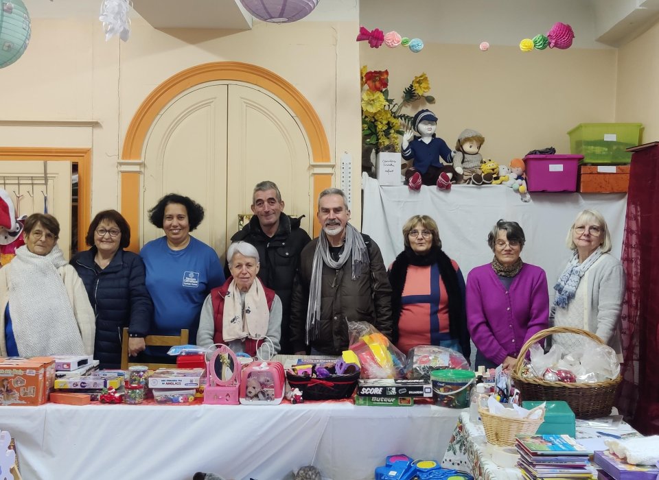 Les bénévoles mobilisés autour de Dominique Challet, responsable de l'équipe locale de Nuits-Saint-Georges Les bénévoles mobilisés autour de Dominique Challet, responsable de l'équipe locale de Nuits-Saint-Georges