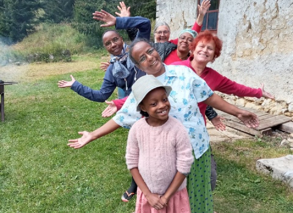 C’est la fin d’une belle semaine de vacances. Nigisti qui parle peu le français n’a qu’un mot pour dire sa joie : « Alléluia ! ». Pour Geneviève, ce fut : « une belle semaine Laudato Si », proche de la nature, dans la simplicité, la joie et l’espérance. C’est la fin d’une belle semaine de vacances. Nigisti qui parle peu le français n’a qu’un mot pour dire sa joie : « Alléluia ! ». Pour Geneviève, ce fut : « une belle semaine Laudato Si », proche de la nature, dans la simplicité, la joie et l’espérance.