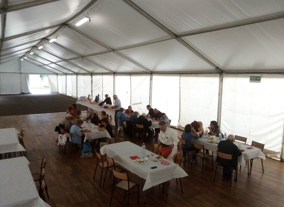 Un repas en toute convivialité Un repas en toute convivialité