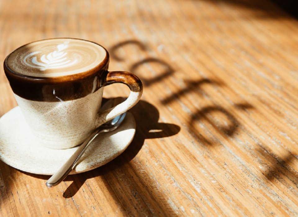 Une tasse de café pour favoriser les échanges